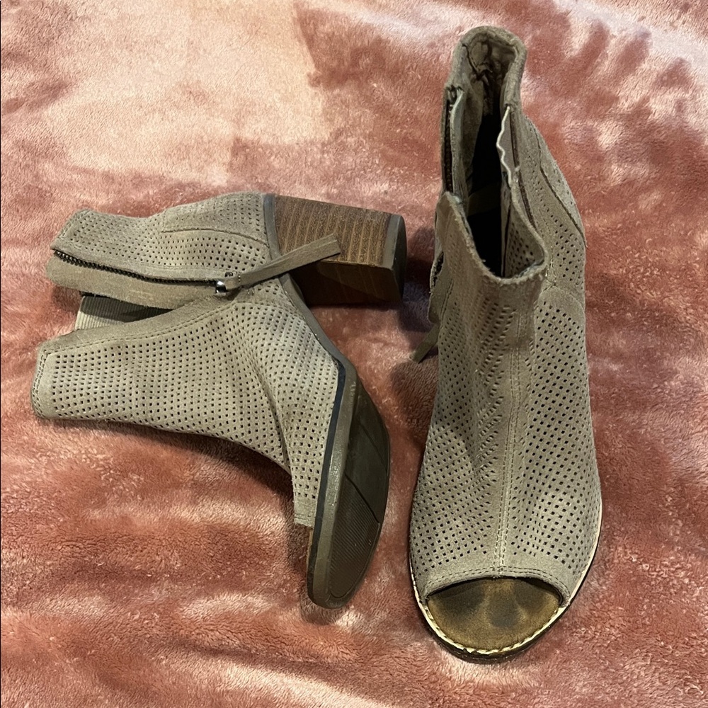 Women's Tom Tan Peep-Toe Ankle Boots